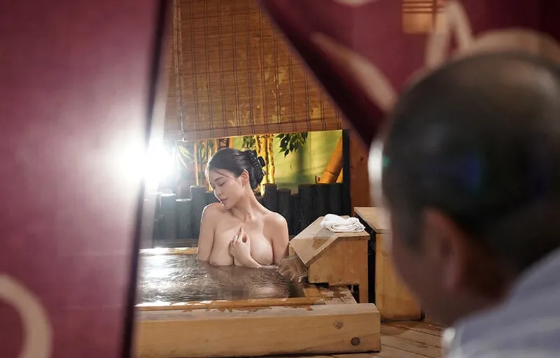 Vợ sắp cưới của con trai bị bố chồng yêu nhìn trộm khi đang tắm rồi phang đến mang thai