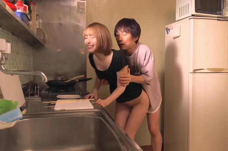 Người yêu của anh trai mất nết về quê chơi rồi làm tình với cậu em chồng